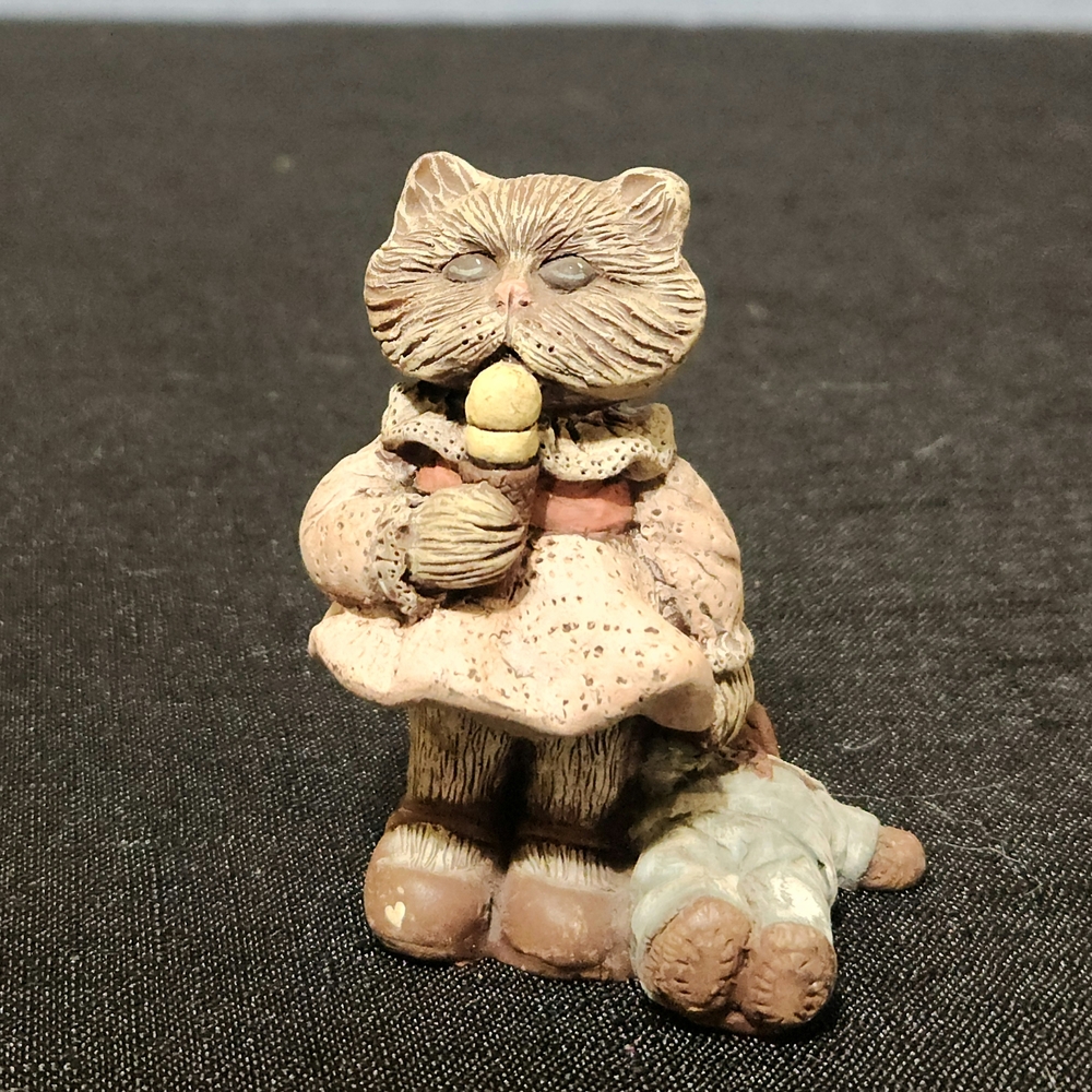 Sarahs Attic Cat Figurine with Ice Cream